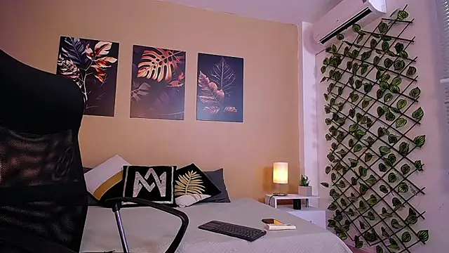 Snapshot of ChristopherBlack_ chatting on 02/19/26, 01:29 ChristopherBlack online show from 02/19/26, 01:29