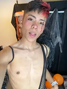 MaxiWildd online show from 10/31/25, 01:45