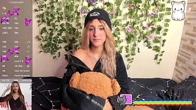 Amy Moonlight online show from 10/19/25, 10:10