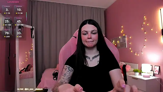 Michela Fruet online show from 11/30/25, 01:09