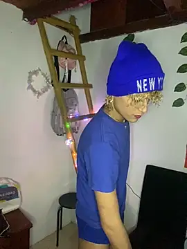 Snapshot of Bryan_ale22 chatting on 09/22/25, 05:53 Bryan ale22 online show from 09/22/25, 05:53