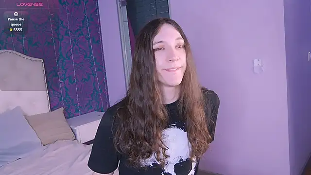 Snapshot of SilverMuse chatting on 02/25/26, 09:24 SilverMuse online show from 02/25/26, 09:24