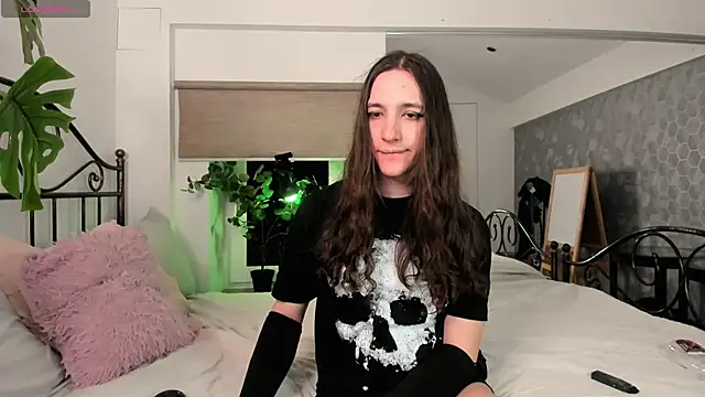 Snapshot of SilverMuse chatting on 03/15/26, 08:15 SilverMuse online show from 03/15/26, 08:15