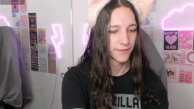 Snapshot of SilverMuse chatting on 04/01/26, 10:40 SilverMuse online show from 04/01/26, 10:40