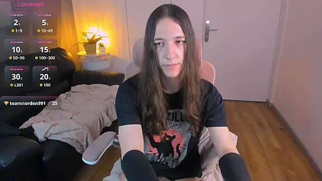 Snapshot of SilverMuse chatting on 04/09/26, 06:19 SilverMuse online show from 04/09/26, 06:19