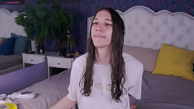 Snapshot of SilverMuse chatting on 04/14/26, 10:38 SilverMuse online show from 04/14/26, 10:38