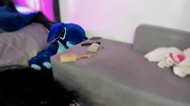 snow doll online show from 04/12/26, 09:31