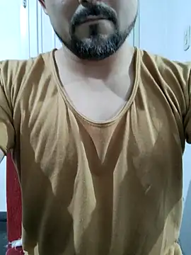 Snapshot of Bradd_32 chatting on 09/27/25, 01:10 Bradd 32 online show from 09/27/25, 01:10