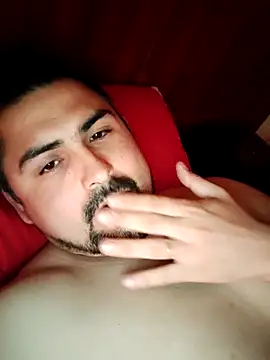 Snapshot of Bradd_32 chatting on 09/27/25, 05:07 Bradd 32 online show from 09/27/25, 05:07