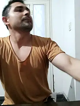 Snapshot of Bradd_32 chatting on 10/05/25, 03:49 Bradd 32 online show from 10/05/25, 03:49