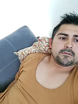 Snapshot of Bradd_32 chatting on 10/05/25, 05:22 Bradd 32 online show from 10/05/25, 05:22