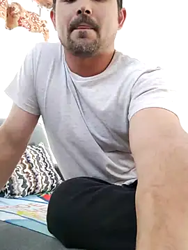 Snapshot of Bradd_32 chatting on 10/21/25, 04:41 Bradd 32 online show from 10/21/25, 04:41