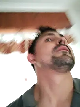 Snapshot of Bradd_32 chatting on 10/24/25, 04:47 Bradd 32 online show from 10/24/25, 04:47