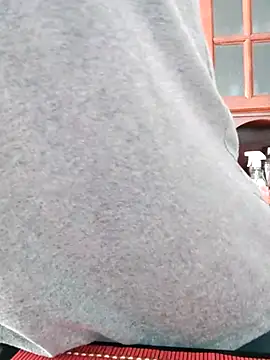 Snapshot of Bradd_32 chatting on 10/25/25, 04:57 Bradd 32 online show from 10/25/25, 04:57