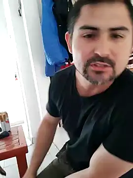 Snapshot of Bradd_32 chatting on 10/26/25, 04:35 Bradd 32 online show from 10/26/25, 04:35