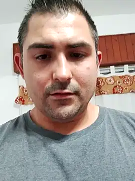 Snapshot of Bradd_32 chatting on 10/27/25, 04:38 Bradd 32 online show from 10/27/25, 04:38