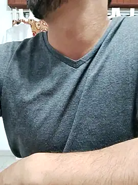 Snapshot of Bradd_32 chatting on 11/12/25, 02:01 Bradd 32 online show from 11/12/25, 02:01