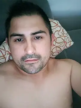 Snapshot of Bradd_32 chatting on 11/15/25, 05:09 Bradd 32 online show from 11/15/25, 05:09