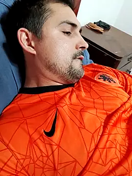 Snapshot of Bradd_32 chatting on 11/21/25, 01:48 Bradd 32 online show from 11/21/25, 01:48