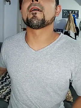 Snapshot of Bradd_32 chatting on 11/30/25, 05:33 Bradd 32 online show from 11/30/25, 05:33