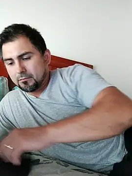 Snapshot of Bradd_32 chatting on 11/30/25, 06:45 Bradd 32 online show from 11/30/25, 06:45