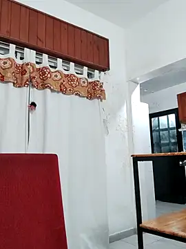 Snapshot of Bradd_32 chatting on 12/14/25, 04:07 Bradd 32 online show from 12/14/25, 04:07