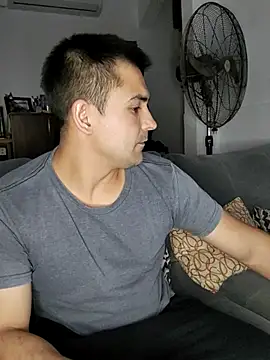 Snapshot of Bradd_32 chatting on 04/10/26, 02:50 Bradd 32 online show from 04/10/26, 02:50