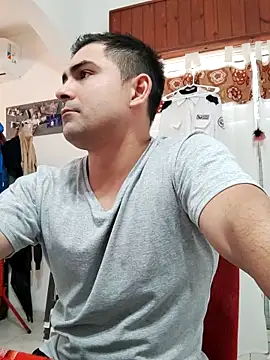 Snapshot of Bradd_32 chatting on 04/13/26, 11:27 Bradd 32 online show from 04/13/26, 11:27