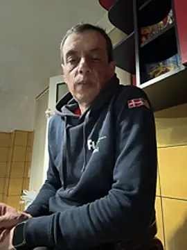 adiluci1 online show from 03/22/26, 07:28