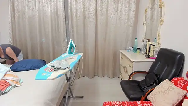 Snapshot of MildMature chatting on 03/18/26, 05:05 MildMature online show from 03/18/26, 05:05