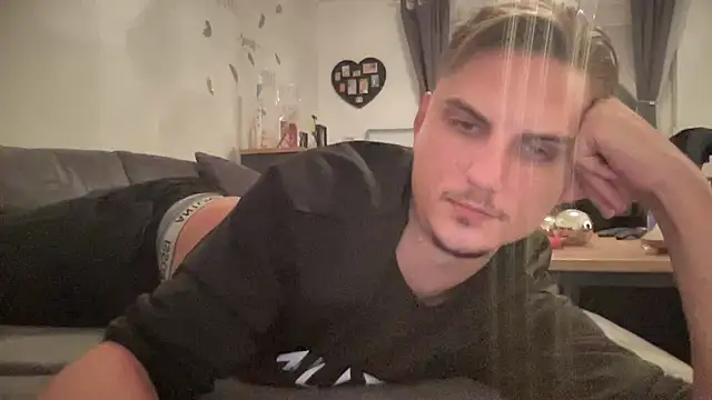 Snapshot of Sweetbooy90 chatting on 10/10/25, 09:14 Sweetbooy90 online show from 10/10/25, 09:14