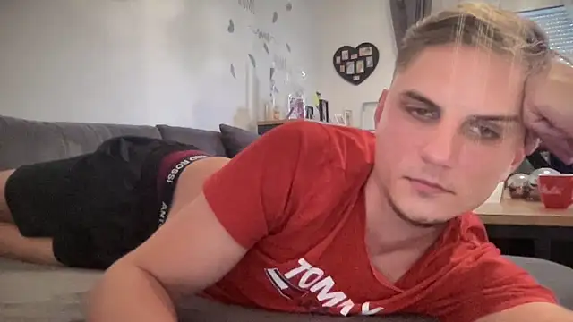 Snapshot of Sweetbooy90 chatting on 10/11/25, 01:09 Sweetbooy90 online show from 10/11/25, 01:09