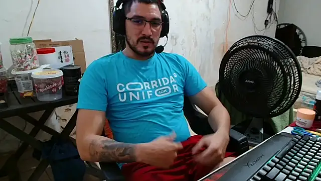 Snapshot of Leonino231 chatting on 11/17/25, 06:03 Leonino231 online show from 11/17/25, 06:03