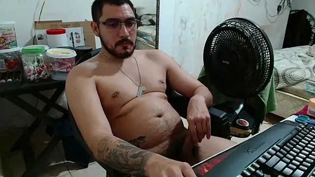 Snapshot of Leonino231 chatting on 11/21/25, 05:17 Leonino231 online show from 11/21/25, 05:17