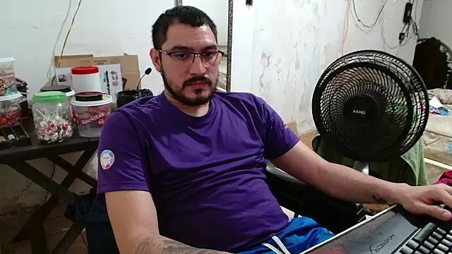 Snapshot of Leonino231 chatting on 11/26/25, 08:10 Leonino231 online show from 11/26/25, 08:10