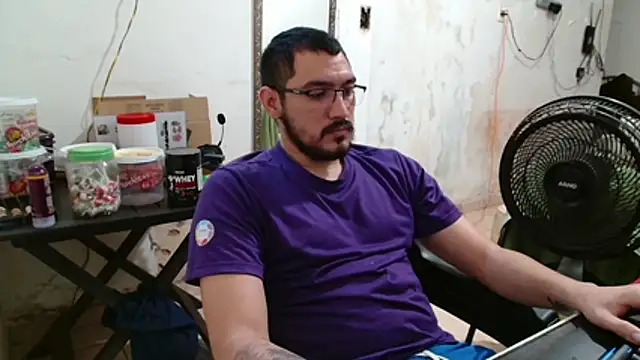 Snapshot of Leonino231 chatting on 11/27/25, 05:26 Leonino231 online show from 11/27/25, 05:26