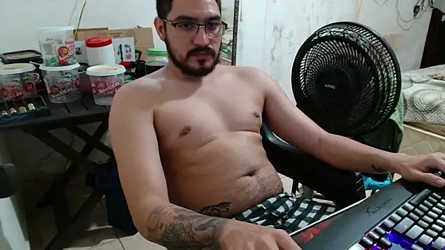 Snapshot of Leonino231 chatting on 12/02/25, 08:04 Leonino231 online show from 12/02/25, 08:04