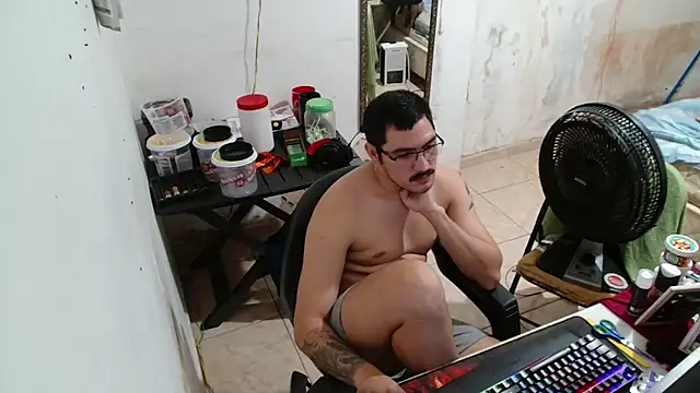 Snapshot of Leonino231 chatting on 12/16/25, 03:22 Leonino231 online show from 12/16/25, 03:22