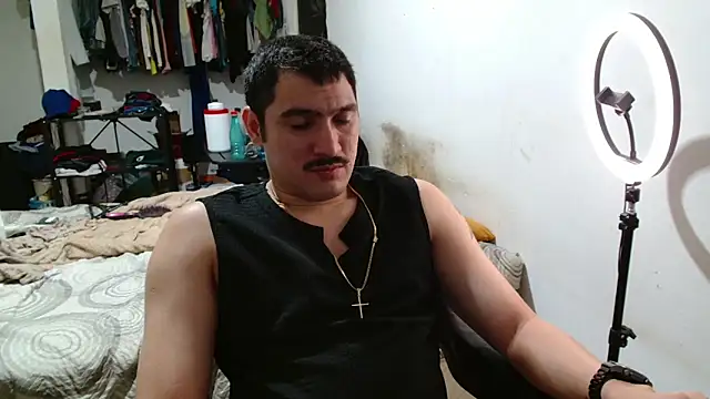 Snapshot of Leonino231 chatting on 03/22/26, 05:33 Leonino231 online show from 03/22/26, 05:33