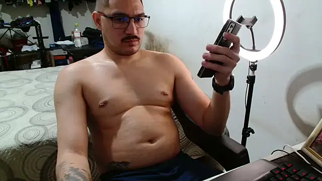 Snapshot of Leonino231 chatting on 03/26/26, 08:14 Leonino231 online show from 03/26/26, 08:14