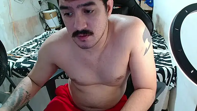 Snapshot of Leonino231 chatting on 06/19/26, 12:37 Leonino231 online show from 06/19/26, 12:37
