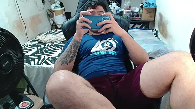 Snapshot of Leonino231 chatting on 07/04/26, 06:58 Leonino231 online show from 07/04/26, 06:58