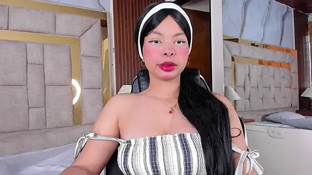 Snapshot of PamelaCullen chatting on 12/01/25, 02:22 PamelaCullen online show from 12/01/25, 02:22