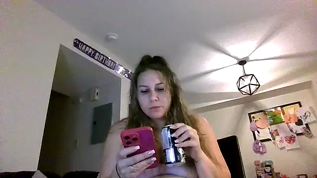 Snapshot of thedevinemama chatting on 07/12/26, 02:57 thedevinemama online show from 07/12/26, 02:57