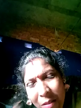 Snapshot of Savita992 chatting on 10/25/25, 10:23 Savita992 online show from 10/25/25, 10:23