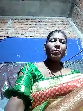 Snapshot of Savita992 chatting on 10/27/25, 04:11 Savita992 online show from 10/27/25, 04:11