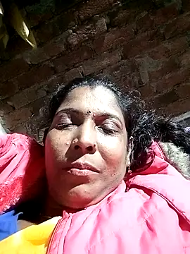 Snapshot of Savita992 chatting on 11/12/25, 05:57 Savita992 online show from 11/12/25, 05:57