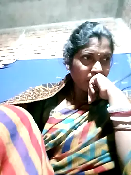 Snapshot of Savita992 chatting on 11/13/25, 11:47 Savita992 online show from 11/13/25, 11:47