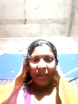 Snapshot of Savita992 chatting on 11/16/25, 01:22 Savita992 online show from 11/16/25, 01:22