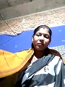 Snapshot of Savita992 chatting on 11/19/25, 01:11 Savita992 online show from 11/19/25, 01:11